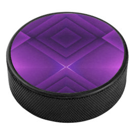 Een ronde paarse hockeypuck met een geometrische hockey puck