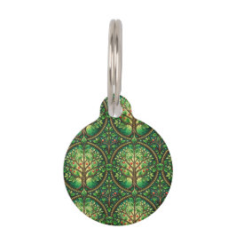 Een ronde sleutelhanger met een groen, boompatroon huisdierpenning