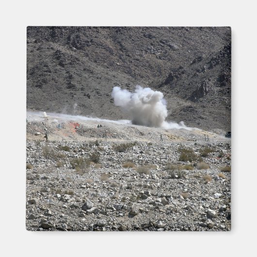 Een ronde van een AT-4 kleine raketwerper Magneet (Voorkant)