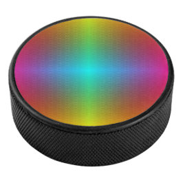 Een ronde, veelkleurige object met een glanzende hockey puck