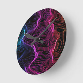 Een ronde wandklok met abstracte golfpatronen 
