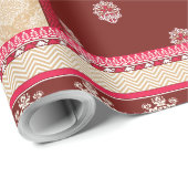 Een rood en beige tapijt met een rode rand cadeaupapier (Rol Hoek)