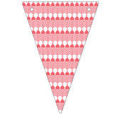 Een rood en roze geometrisch patroon met interlo vlaggetjes (Derde vlag)