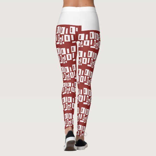 Een rood tapijt met een getextureerd patroon is ve leggings (Achterkant)