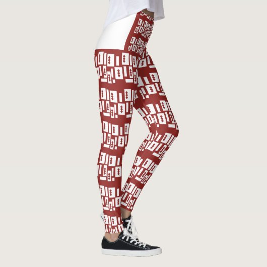 Een rood tapijt met een getextureerd patroon is ve leggings (Rechts)