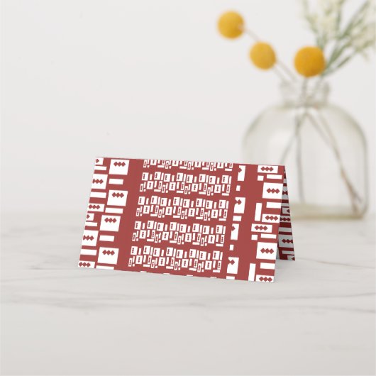 Een rood tapijt met een getextureerd patroon is ve plaatskaartje (Achterkant)