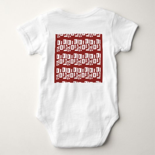 Een rood tapijt met een getextureerd patroon is ve romper (Achterkant)