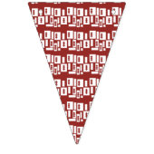 Een rood tapijt met een getextureerd patroon is ve vlaggetjes (Derde vlag)