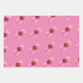 Een rood wijnglas met 2 ijs in hartvorm inpakpapier vel (Voorkant 2)