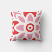 Een rood-wit patroon met een bloem erop kussen (Voorkant)