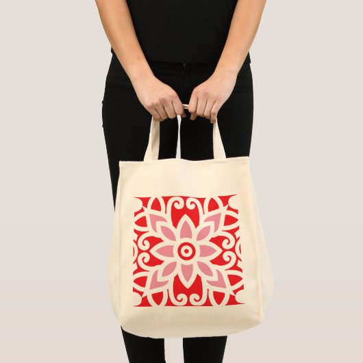 Een rood-wit patroon met een bloem erop tote bag (Voorkant (product))