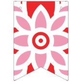 Een rood-wit patroon met een bloem erop vlaggetjes (Tweede vlag)