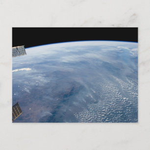 Een rookpluim boven tropisch zuidelijk Afrika. Briefkaart