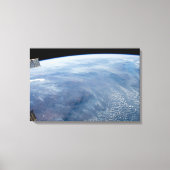 Een rookpluim boven tropisch zuidelijk Afrika. Canvas Afdruk (Voorkant)
