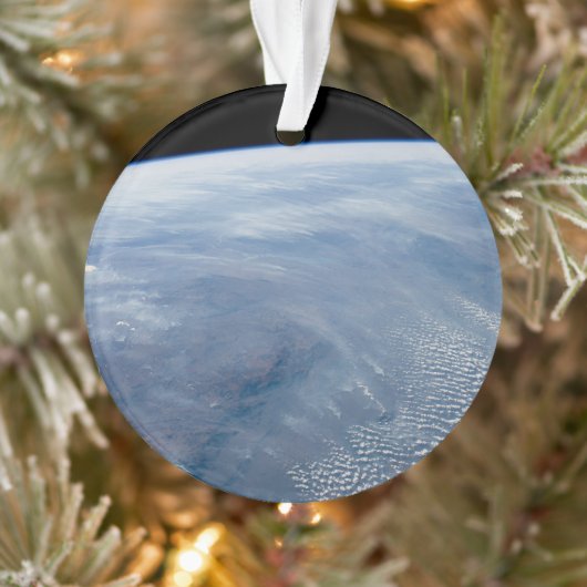 Een rookpluim boven tropisch zuidelijk Afrika. Ornament (Boom)