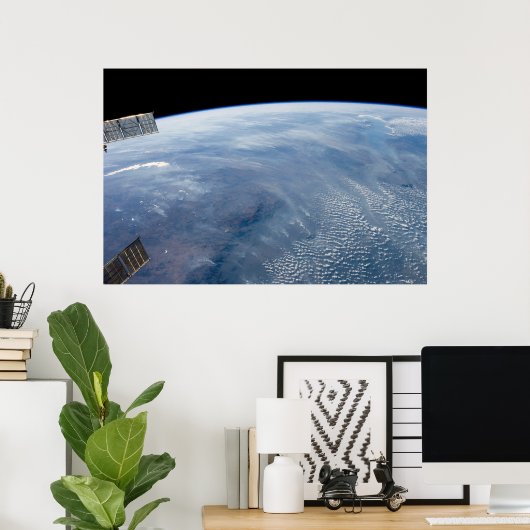 Een rookpluim boven tropisch zuidelijk Afrika. Poster (Thuiskantoor)