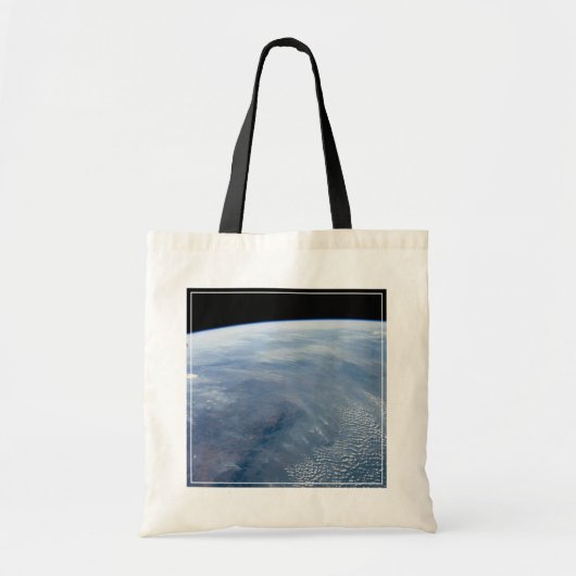 Een rookpluim boven tropisch zuidelijk Afrika. Tote Bag (Voorkant)