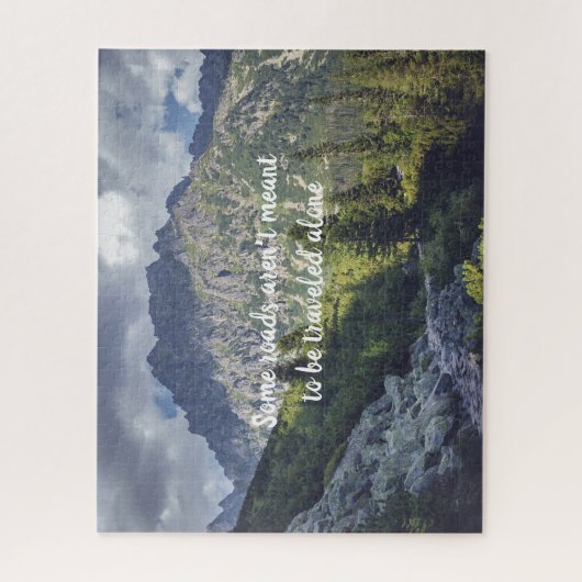 Een rotsachtig pad naar hoge bergtoppen legpuzzel (Verticaal)