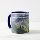 Een rotsachtig pad naar hoge bergtoppen mok (Voorkant links)