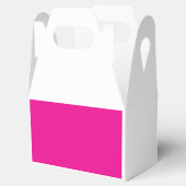 Een roze achtergrond met een bedankdoosjes (Geopend)