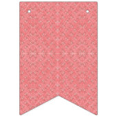 Een roze achtergrond met een patroon in het midden vlaggetjes (Tweede vlag)