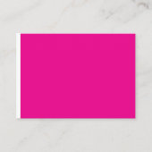 Een roze achtergrond met een plaatskaartje (Voorkant)