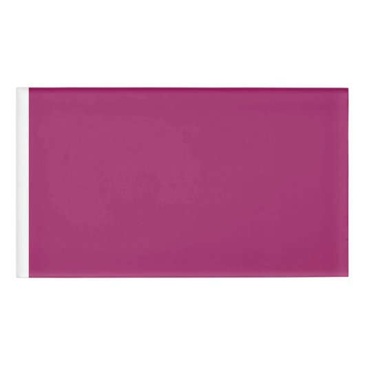 Een roze achtergrond met een witte rand naambadge (Voorkant)