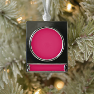Een roze achtergrond met een witte rand verzilverd banner ornament