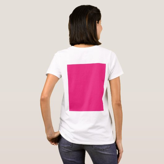 Een roze achtergrond met een zwarte rand t-shirt (Achterkant volledig)