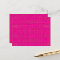 Een roze achtergrond met witte stippen