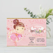 Een roze ballet tutu-meisje met een uitnodiging vo (Staand voorkant)