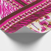 Een roze en wit behang met een kruis erop cadeaupapier (Hoek)