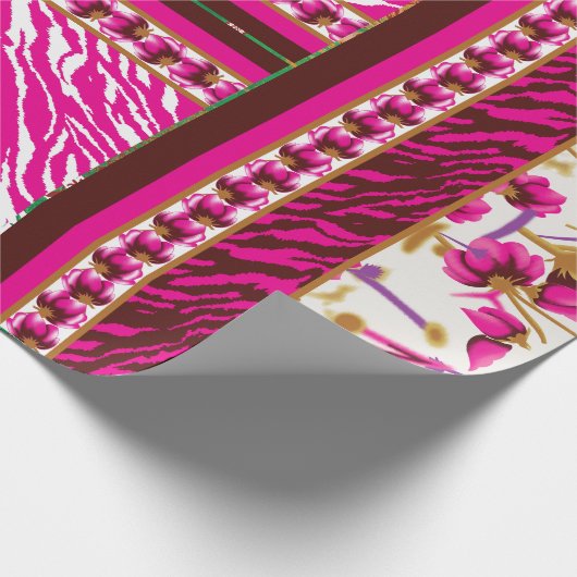 Een roze en wit behang met een kruis erop cadeaupapier (Hoek)