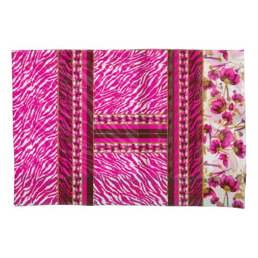 Een roze en wit behang met een kruis erop kussensloop (Voorkant)
