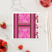 Een roze en wit behang met een kruis erop