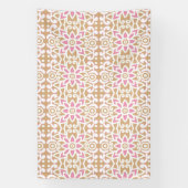 Een roze en witte bloem patroon op een bruine acht spandoek (Verticaal)