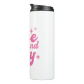 Een roze retro Rise en Slay Thermosbeker (Geroteerd rechts)