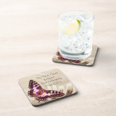 Een roze vlinder op een roomsatijnachtergrond bier onderzetter (Rechterzijde)