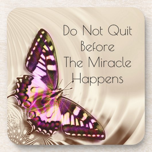 Een roze vlinder op een roomsatijnachtergrond bier onderzetter (Voorkant)