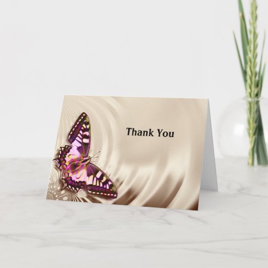 Een roze vlinder op een roomsatijnachtergrond kaart (Voorkant)