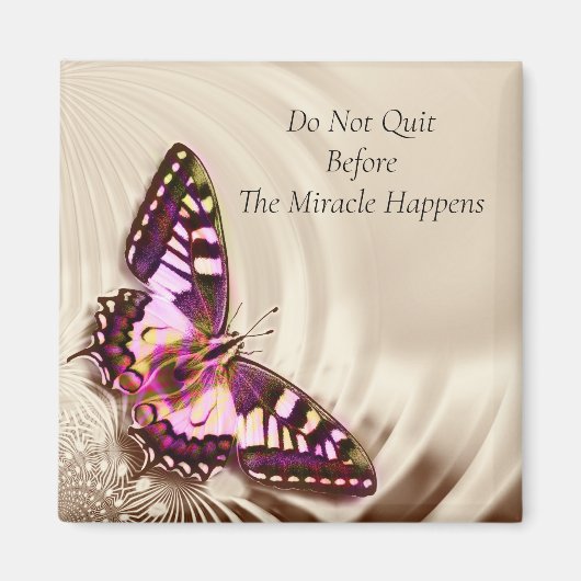 Een roze vlinder op een roomsatijnachtergrond magneet (Voorkant)