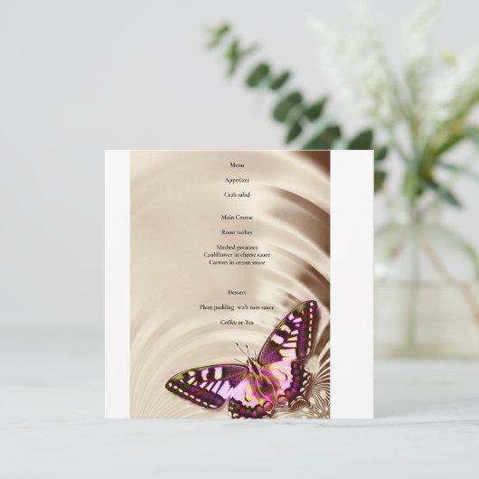 Een roze vlinder op een roomsatijnachtergrond menu (Staand voorkant)