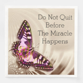 Een roze vlinder op een roomsatijnachtergrond servet