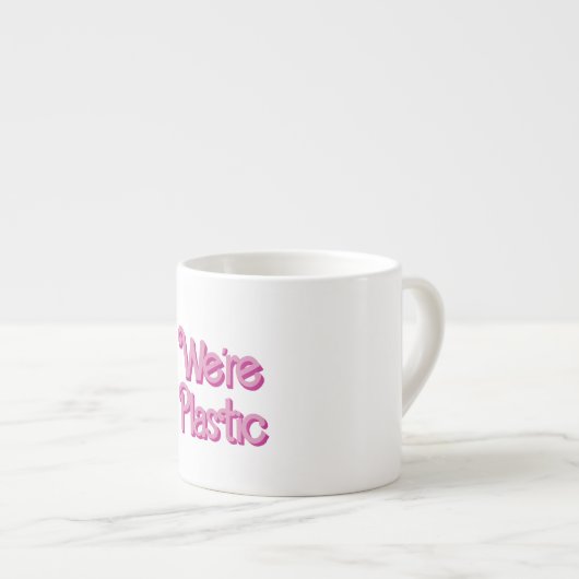 Een roze We’re Plastic Espresso Kop (Voorkant rechts)