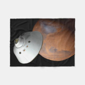 Een ruimteschip in aeroshell nadert Mars. Fleece Deken (Voorkant (Horizontaal))