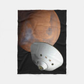 Een ruimteschip in aeroshell nadert Mars. Fleece Deken (Voorkant)