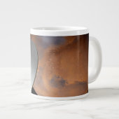 Een ruimteschip in aeroshell nadert Mars. Grote Koffiekop (Voorkant rechts)