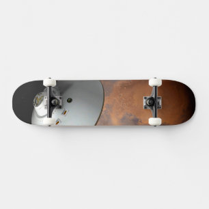 Een ruimteschip in aeroshell nadert Mars. Persoonlijk Skateboard