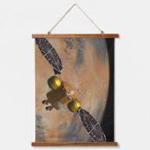 Een ruimteschip in een baan om Mars. Hangend Wandkleed (Voorkant)
