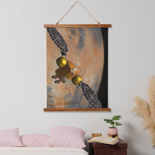 Een ruimteschip in een baan om Mars. Hangend Wandkleed (Slaapkamer)